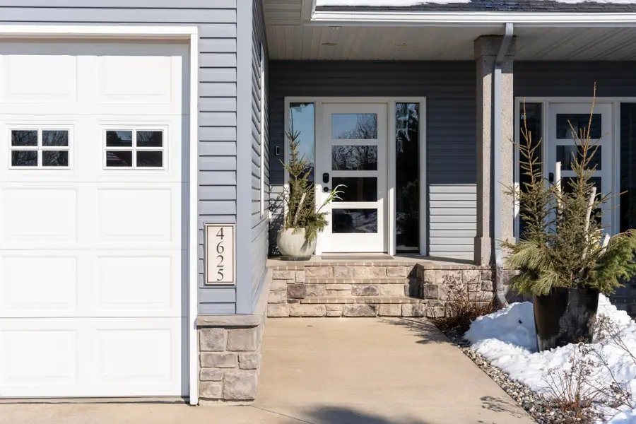 4625 Beach Lane S, Fargo, ND 58104 - #2