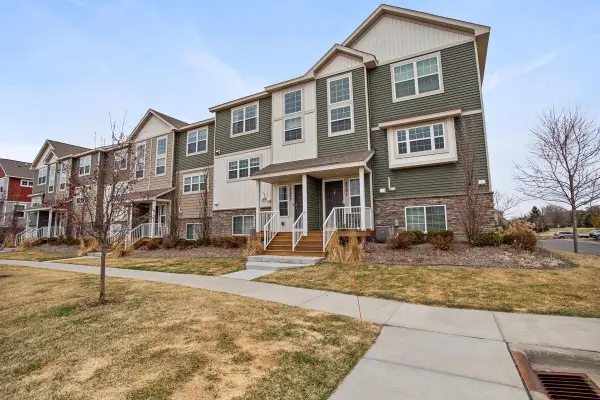 5205 Oak Grove Parkway N, Minneapolis, MN 55443