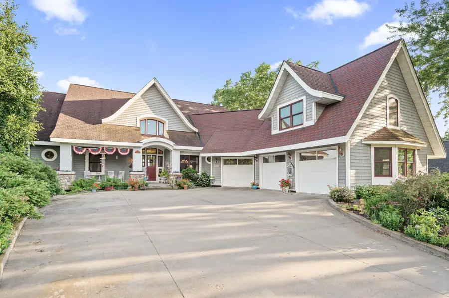 6851 N Shore Trail N, Forest Lake, MN 55025 - #2