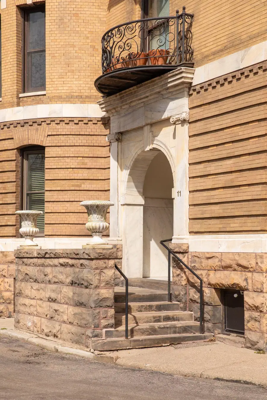 11 Summit Court #16, Saint Paul, MN 55102 - #3