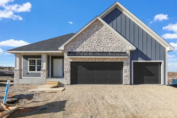 19966 Hiawatha Ct, Lakeville, MN 55044