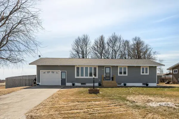 306 6th Street E, Finley, ND 58230