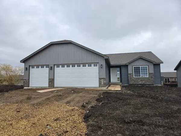 318 Falcon Run, Eagle Lake, MN 56024