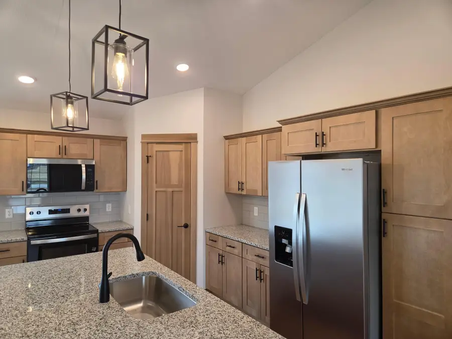 318 Falcon Run, Eagle Lake, MN 56024 - #2