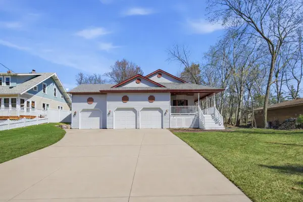 808 Hallam Avenue N, Mahtomedi, MN 55115