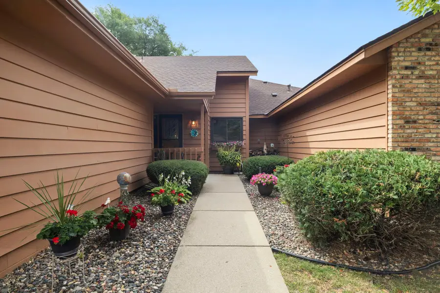 14621 Embassy Avenue, Apple Valley, MN 55124 - #2