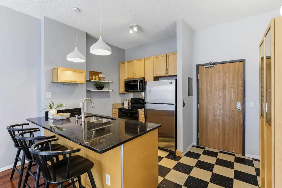 215 7th Street Ne #202, Minneapolis, MN 55413 - #2