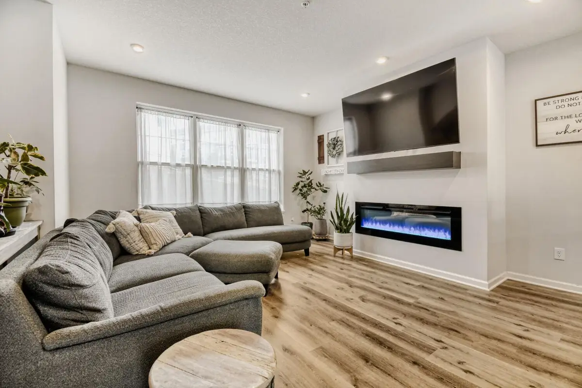 2214 Gateway Curve, Saint Paul, MN 55109 - #1