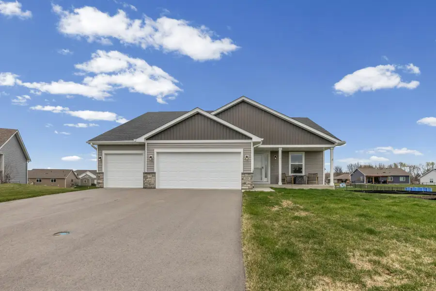 909 Emily Court Ne, Montgomery, MN 56069 - #2