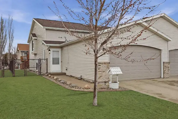 4243 39 1/2 Avenue S, Fargo, ND 58104