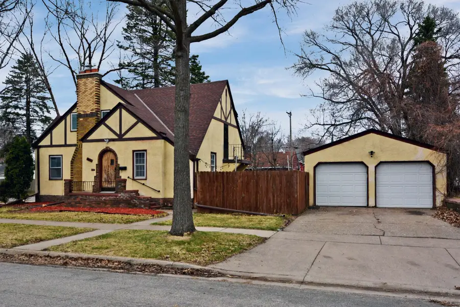 1901 Hyacinth Avenue E, Saint Paul, MN 55119 - #2