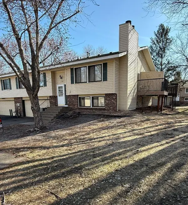 493 98th Lane Ne, Minneapolis, MN 55434