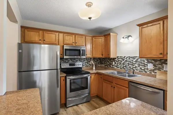 2496 County Road C2 W #101, Saint Paul, MN 55113