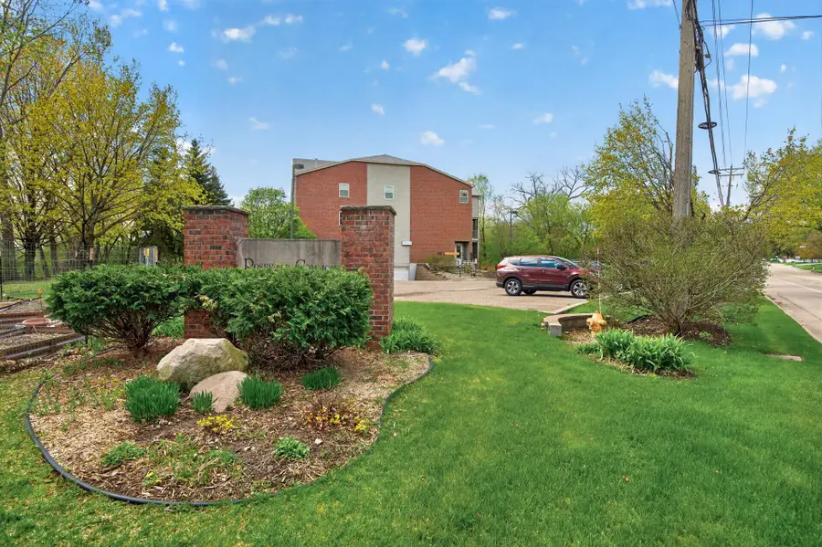2496 County Road C2 W #101, Saint Paul, MN 55113 - #3