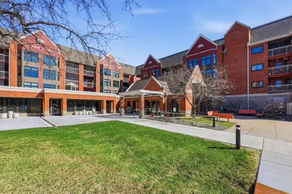 500 County Road B #103, Roseville, MN 55113