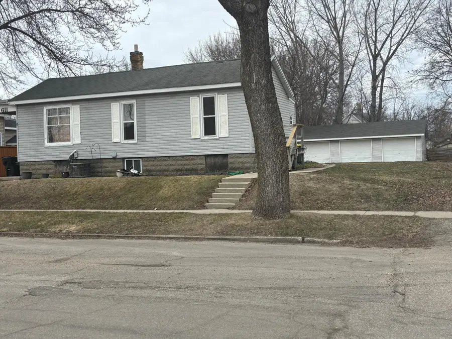 611 4th Street Sw, Willmar, MN 56201 - #2