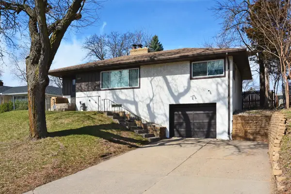 1483 3rd Street E, Saint Paul, MN 55106
