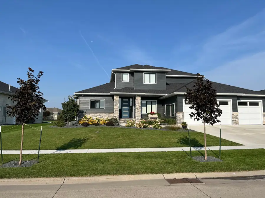 324 25th Avenue E, West Fargo, ND 58078 - #3