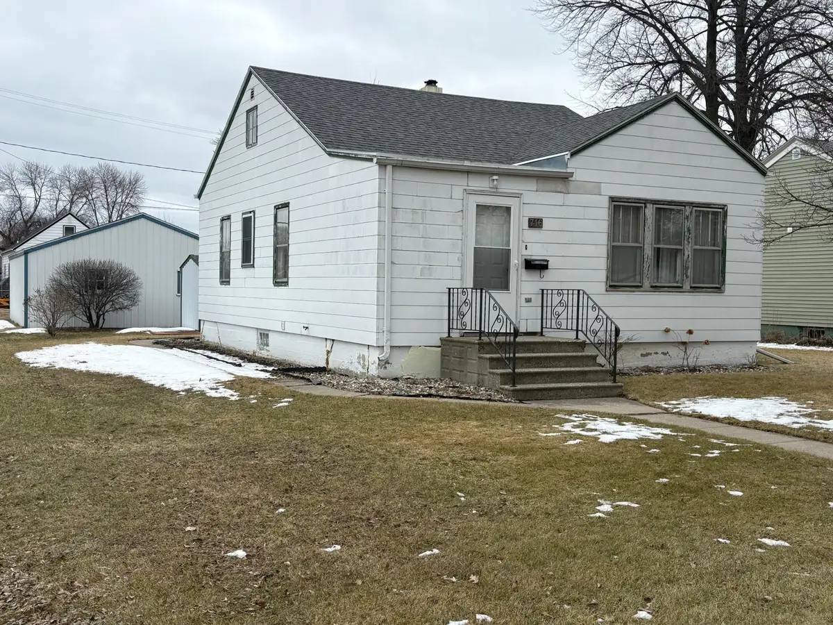 716 5th Street N, Wahpeton, ND 58075 - #1