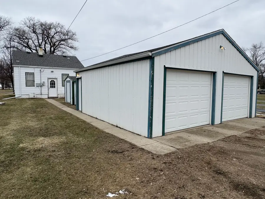 716 5th Street N, Wahpeton, ND 58075 - #3
