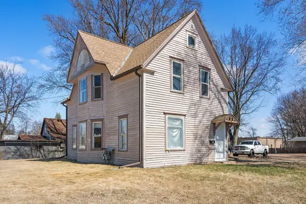 140 Davis Street S, Cambridge, MN 55008