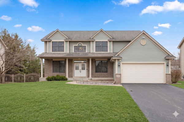 10803 Hawthorn Trail, Woodbury, MN 55129