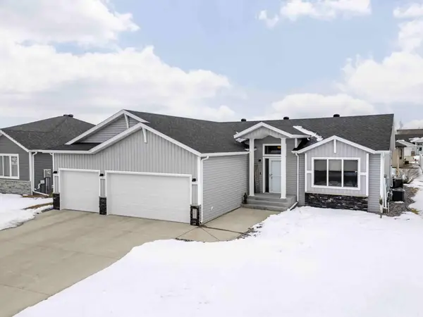 1233 29th Avenue W, West Fargo, ND 58078