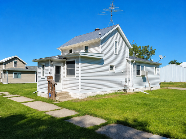 245 3rd Avenue Se, Wells, MN 56097
