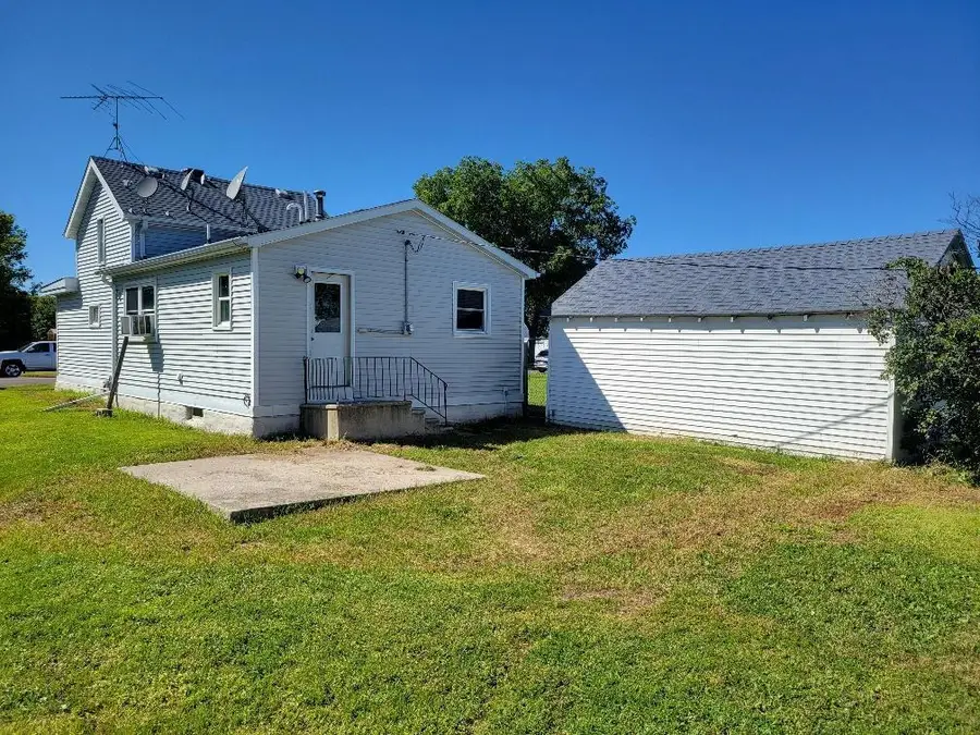 245 3rd Avenue Se, Wells, MN 56097 - #3