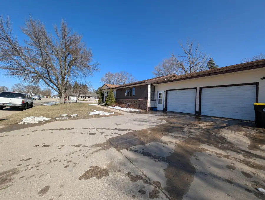411 6th Avenue Sw, Perham, MN 56573 - #2