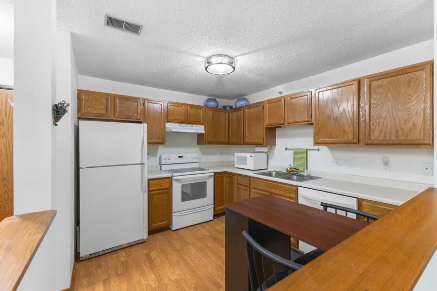 1225 Ferndale Street N #B9, Saint Paul, MN 55119 - #2