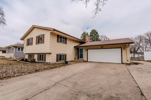 1607 American Way S, Fargo, ND 58103