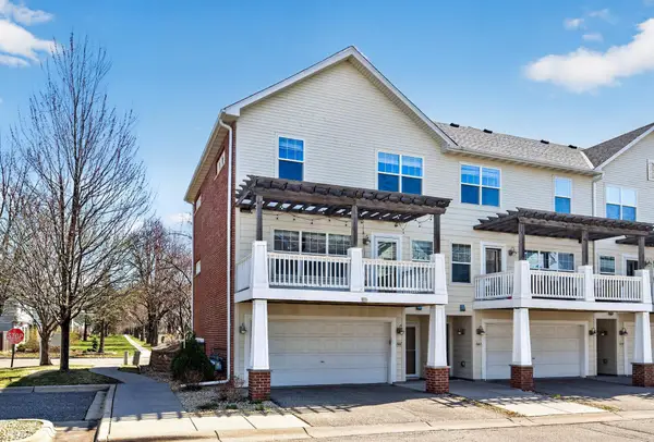 1667 Arona Street #8, Falcon Heights, MN 55108