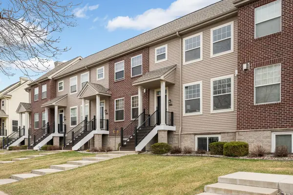 1981 Clover Ridge Drive, Chaska, MN 55318