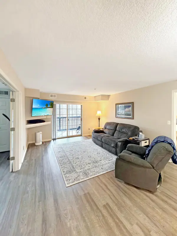 1350 Douglas Drive N #110, Minneapolis, MN 55422