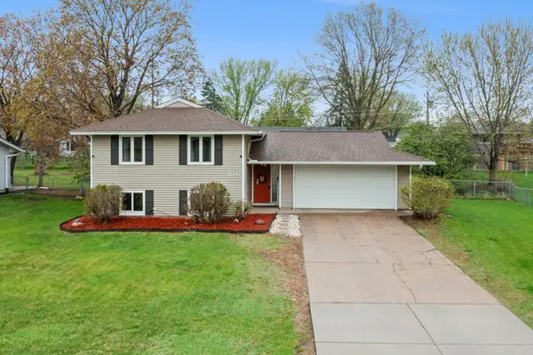 1047 Lowell Drive, Apple Valley, MN 55124