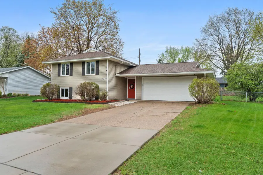 1047 Lowell Drive, Apple Valley, MN 55124 - #2