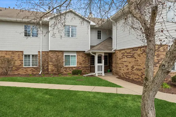 3557 Blue Jay Way #202, Saint Paul, MN 55123