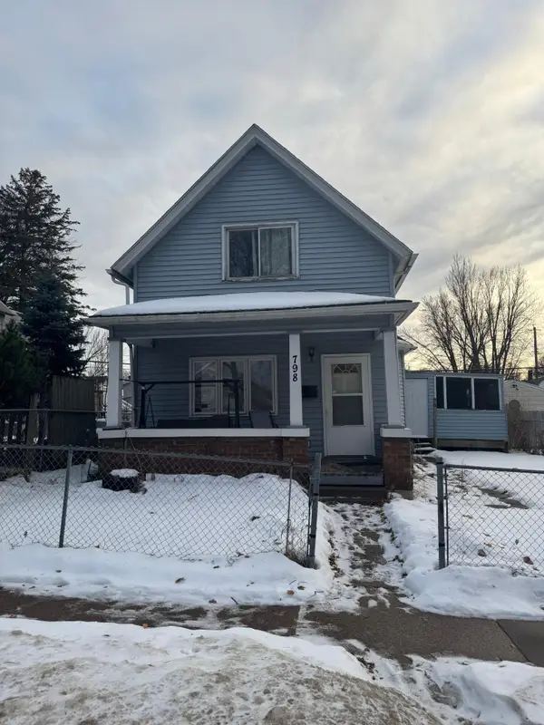 798 Cook Avenue E, Saint Paul, MN 55106