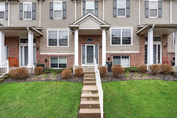 900 Ledgestone Drive, Saint Paul, MN 55115