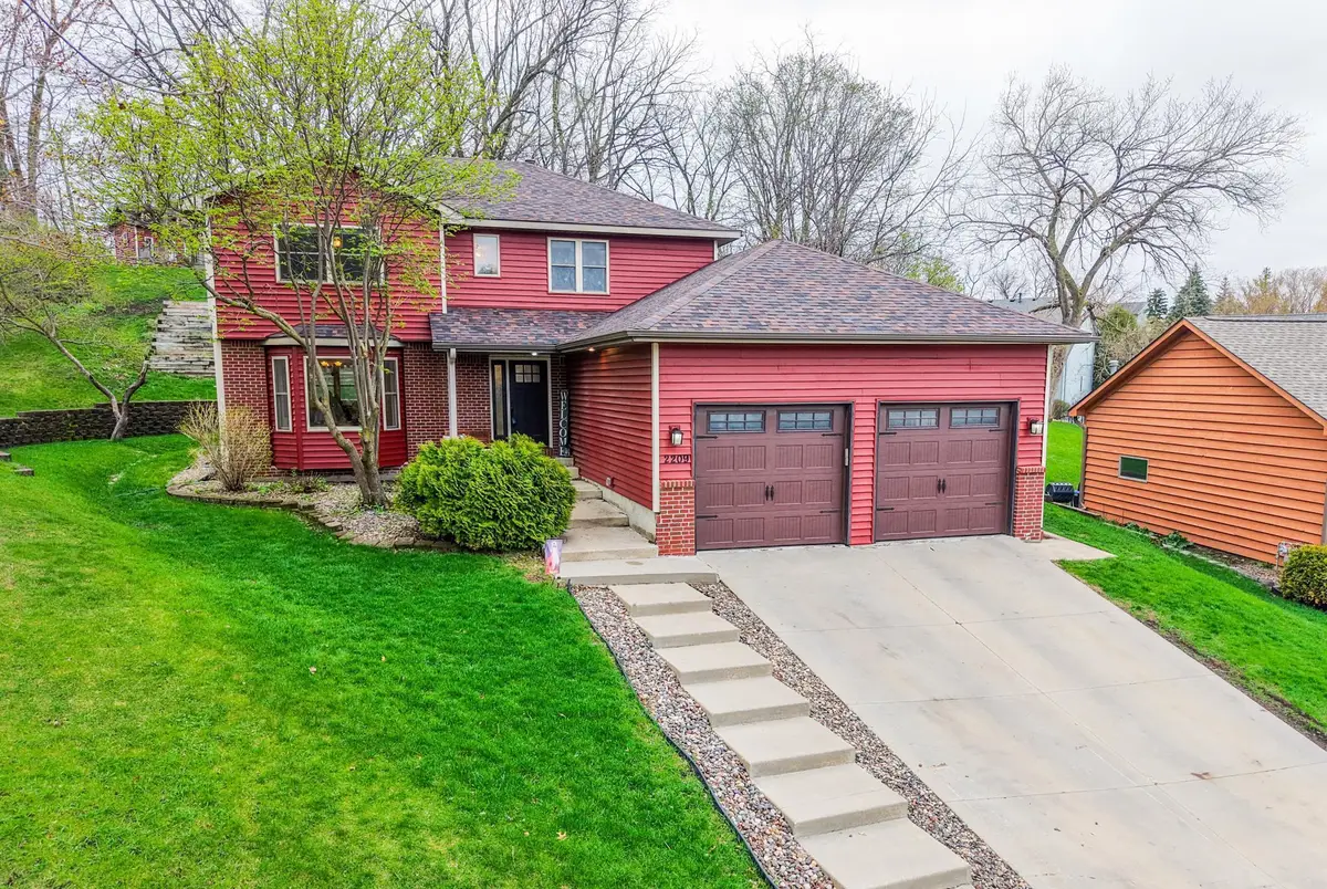 2209 Beacon Dr Sw, Rochester, MN 55902 - #1