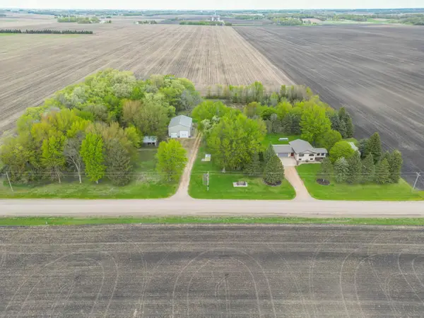 20380 400th Street, Le Center, MN 56057
