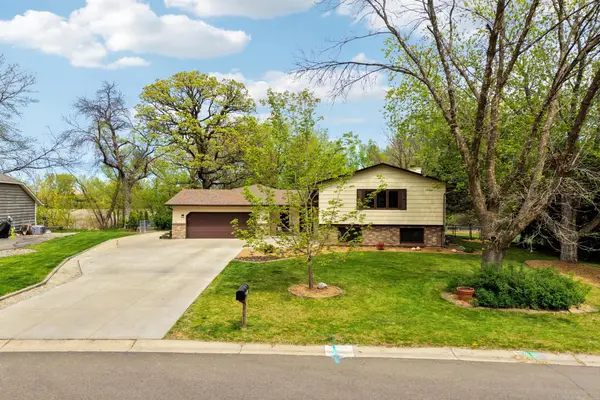 2890 Zanzibar Lane N, Minneapolis, MN 55447