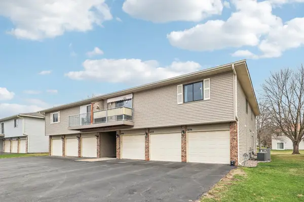 3276 Greenbrier Street, Vadnais Heights, MN 55127