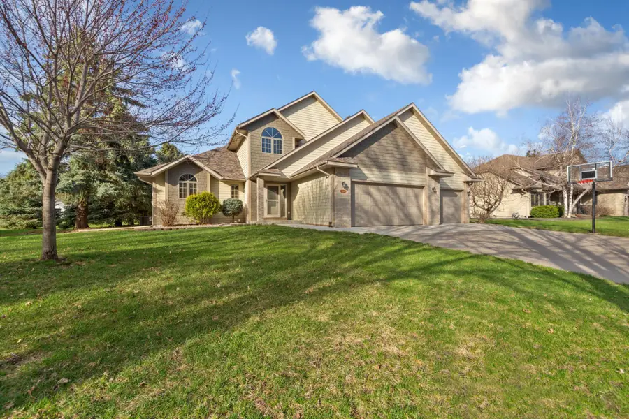 1526 Castle Drive, North Mankato, MN 56003 - #2