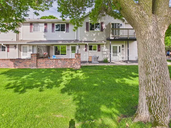 7598 13th Street N, Saint Paul, MN 55128