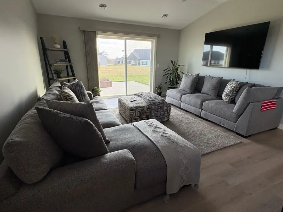 994 City Heights Dr, Willmar, MN 56201 - #3