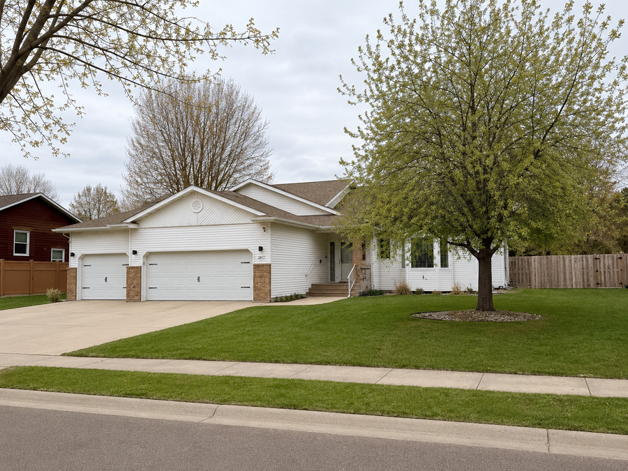 2817 38 1/2 Avenue S, Fargo, ND 58104 - #2