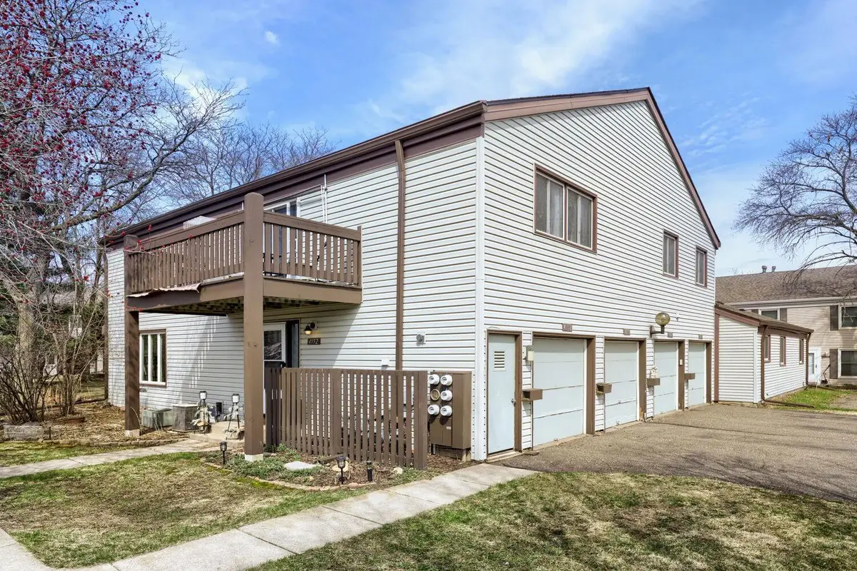 4952 Grenwich Trail N, Oakdale, MN 55128 - #1