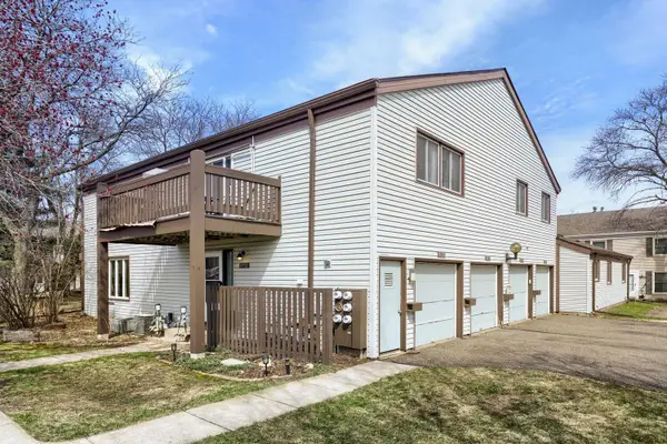 4952 Grenwich Trail N, Saint Paul, MN 55128